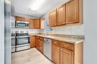 Building Photo - 1016 W Lakewood Rd