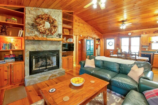 Building Photo - 9 Briar Creek Rd