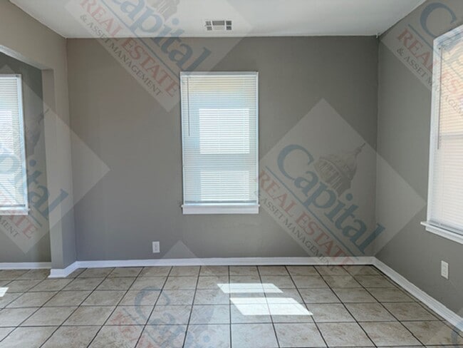 Building Photo - 4422 NE 16th Terrace