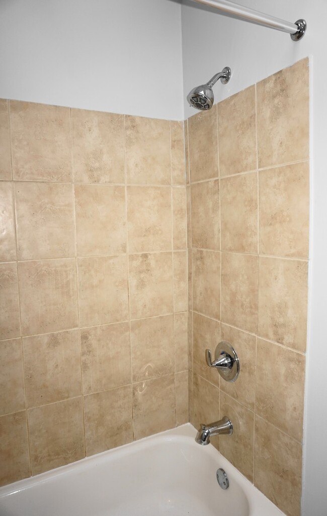 Building Photo - Remodeled 2 Bedroom Townhome in Highlandtown!