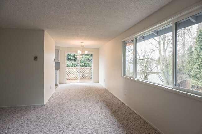 Building Photo - Heenan 2918-2920