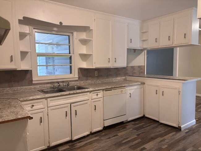 Building Photo - 2860 Charleston Dr