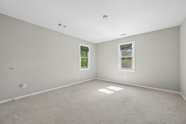Building Photo - 1615 Colonial Way