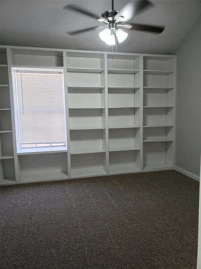 Building Photo - 11710 Southlake Dr