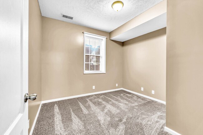 Building Photo - 2856 Sharpie Dr