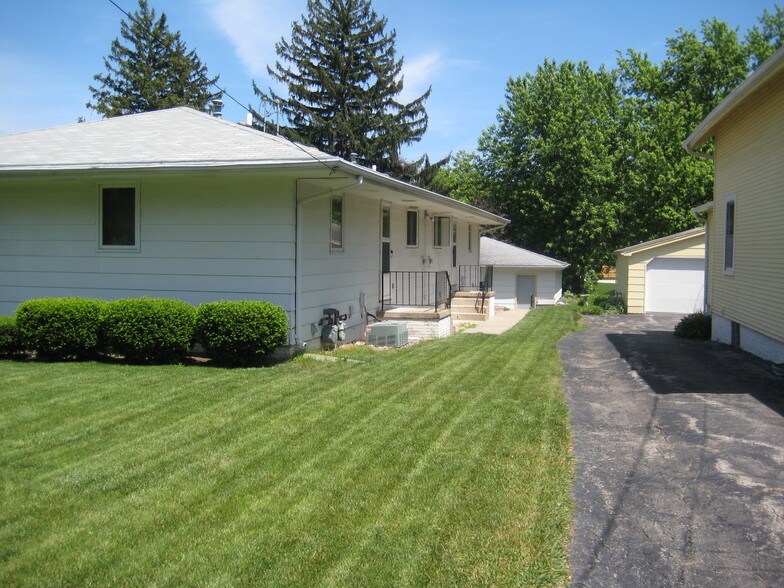 1342 & 1340 backyard - 1342 Pleasant View Dr