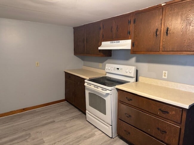 Building Photo - 3 Bedroom