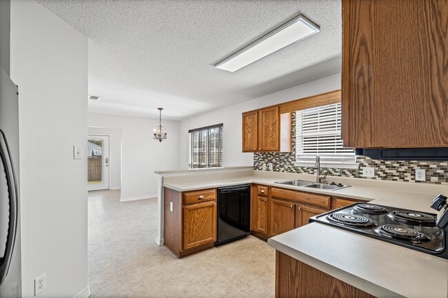 Building Photo - 605 Westchase Ct S