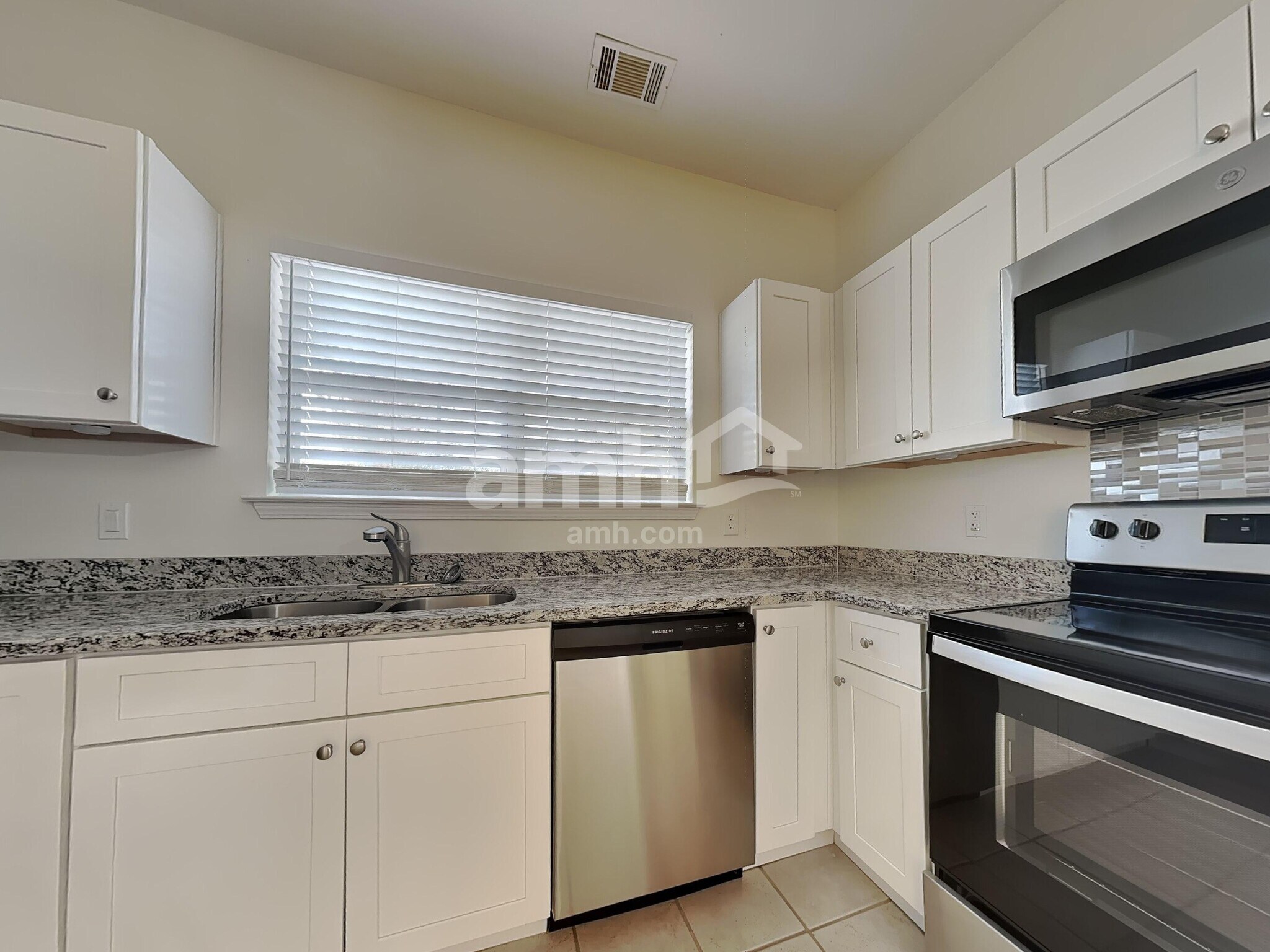 Building Photo - 344 Bristol Way