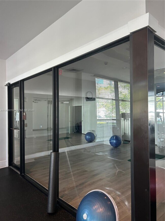 Building Photo - 600 W Las Olas Blvd