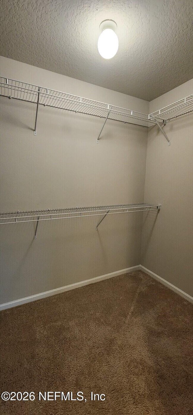 Building Photo - 226 Lost Lake Dr