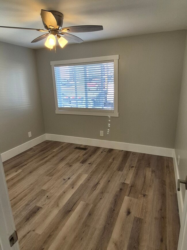 Building Photo - 509 Swan St