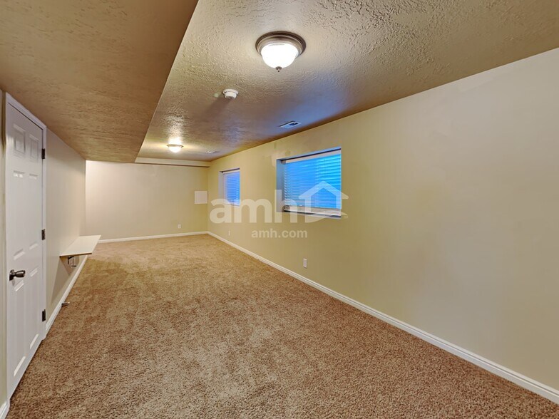 Building Photo - 3417 S Spruce View Ln