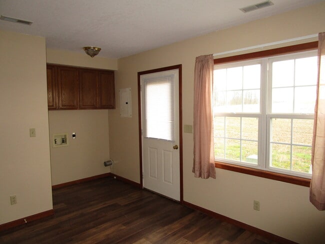 Building Photo - 3 Bedroom Duplex in Albion!!!