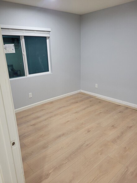 Building Photo - 4852 Stancroft Ave