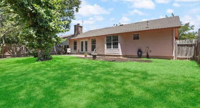 Building Photo - 4611 Cedargrove Dr