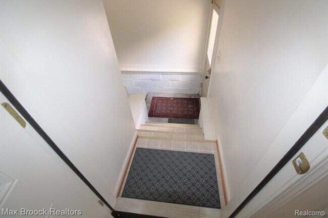 Building Photo - 368 S Wing St