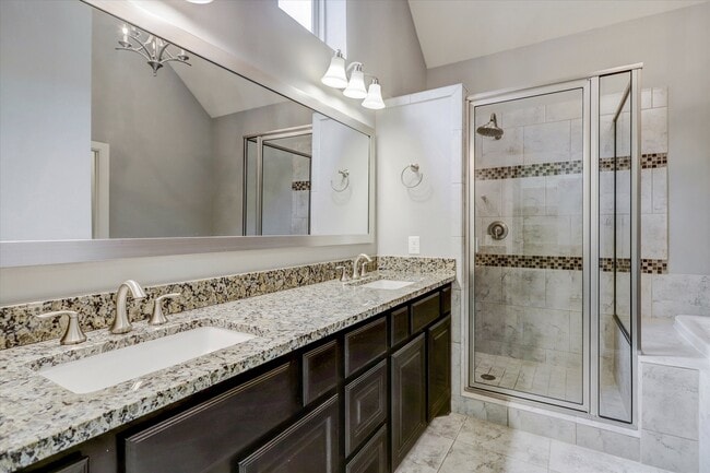 Building Photo - 704 N Shepherd Dr