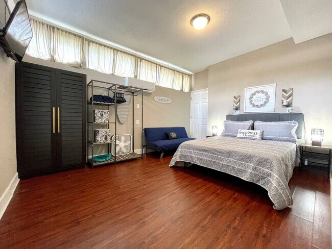 Building Photo - 1324 Catalpa Ln