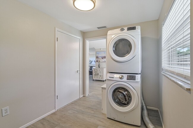 Building Photo - ** Charming Villa in Bonita Springs ~ Completely Renovated ~ Furnished ~ 1 Car Garage **