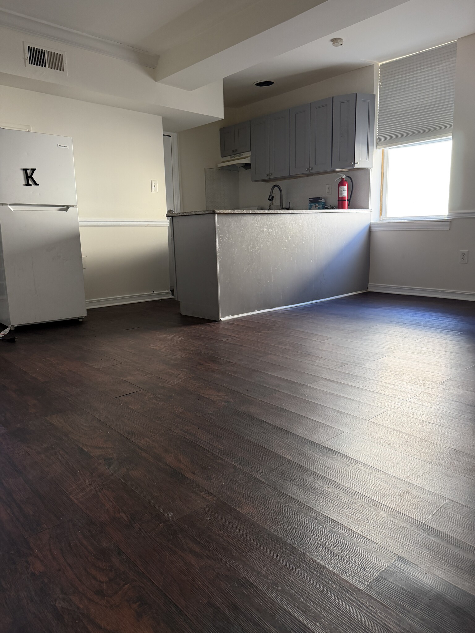 Building Photo - 1721 W Tioga St