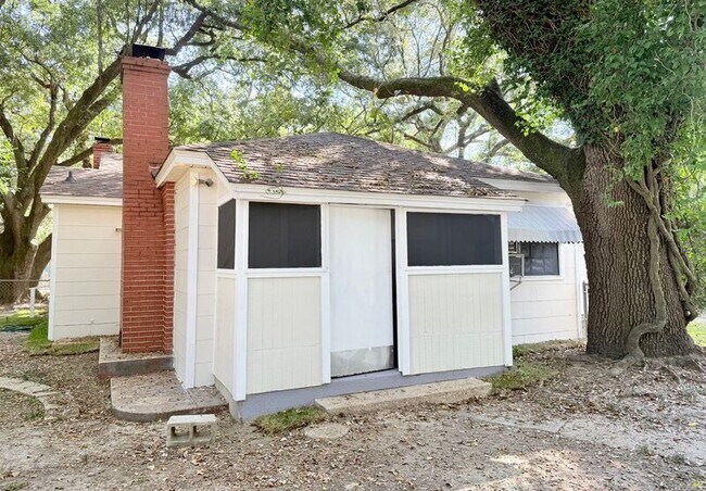 Building Photo - 6009 Sewell St