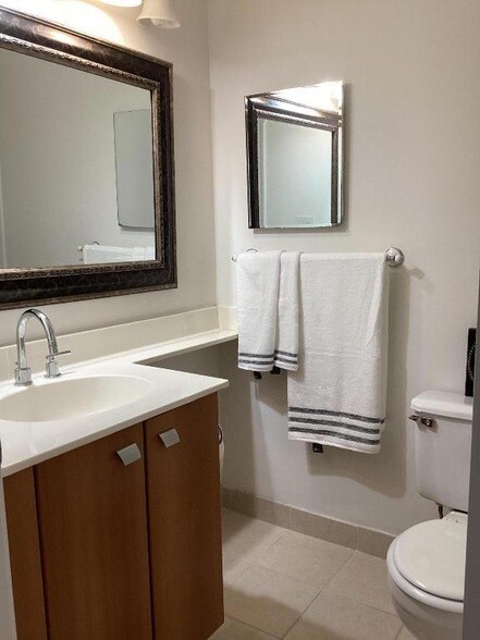 Building Photo - 1215 Crystal Way