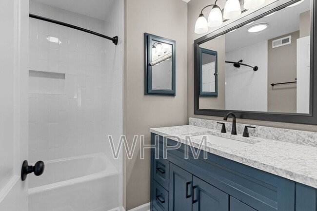 Building Photo - 258 Carriage Dr