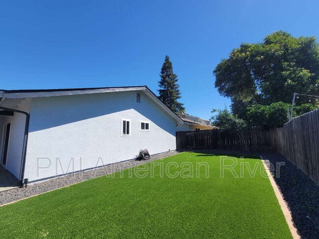 Building Photo - 9275 Defiance Cir