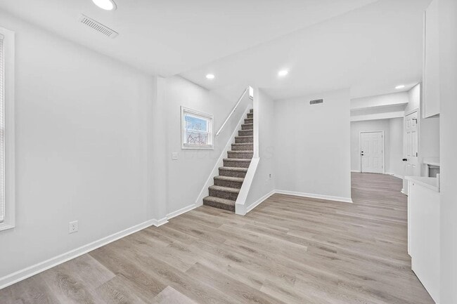Building Photo - Fully Renovated 3BR/3BA Home with Quartz Finishes Near Easton - Move in Ready!