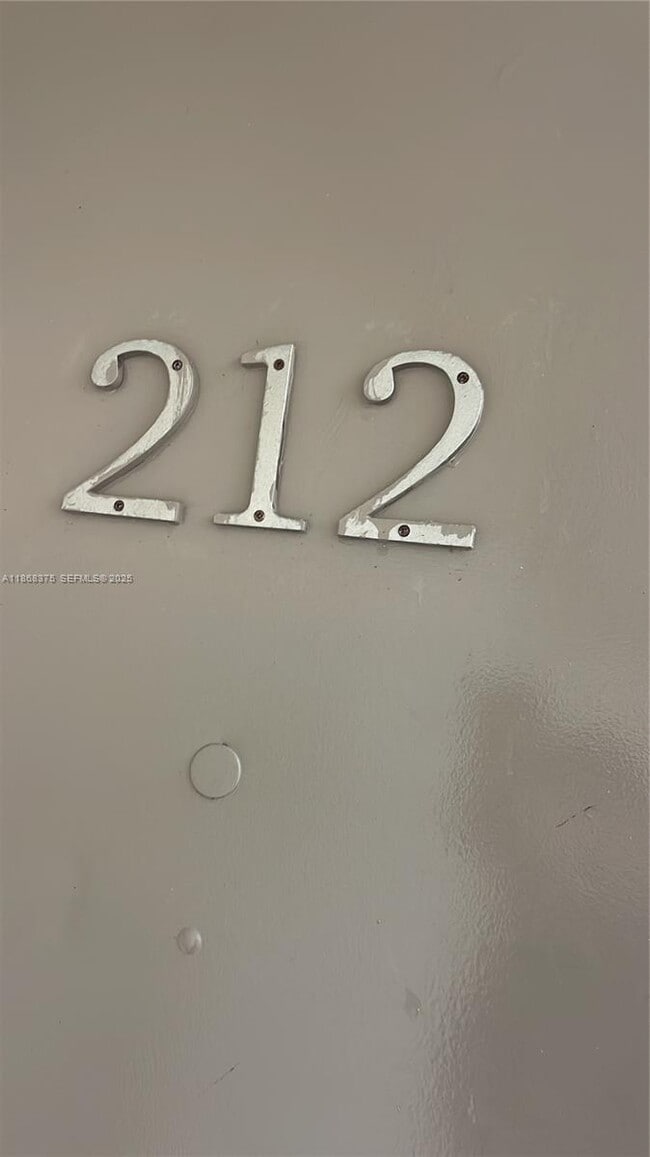 Building Photo - 410 SE 2nd St