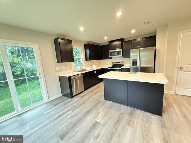 Building Photo - 613 Laurelwood Dr
