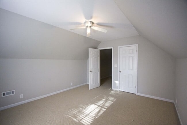 Building Photo - 385 Louise Ln