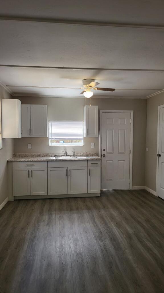 Building Photo - 230 Delray Ave