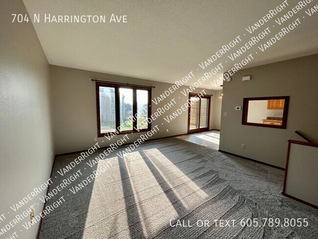 Building Photo - 704 N Harrington Ave