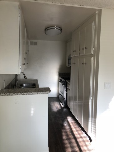 Building Photo - Canyon Glen Apartments