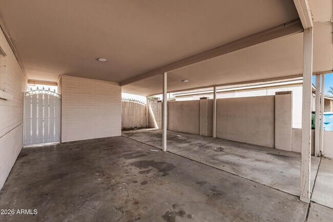Building Photo - 5620 N 19th Ave