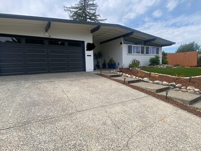 Primary Photo - 7614 Northeast Cir