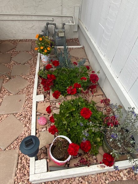 Building Photo - 7008 Dennison St