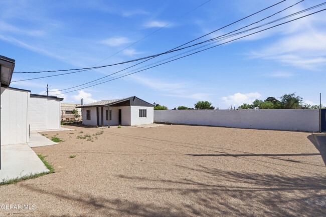 Building Photo - 10752 Mellward Rd