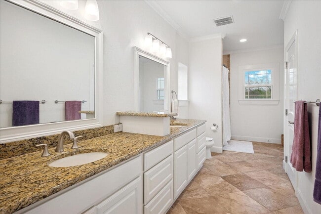 Building Photo - 5-Bedroom, 6" Bath Luxury Living Just Minutes from the Heart of Dallas!"