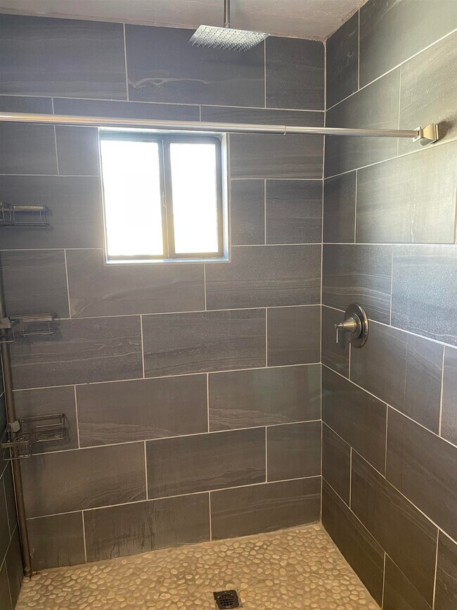 Building Photo - 741 White Dr