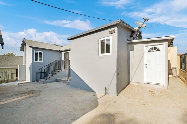 Building Photo - 3087 Inez St