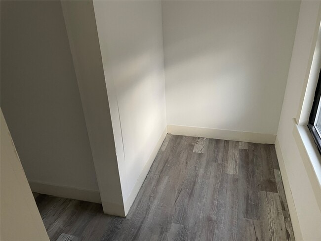 Building Photo - 50 Schubert St