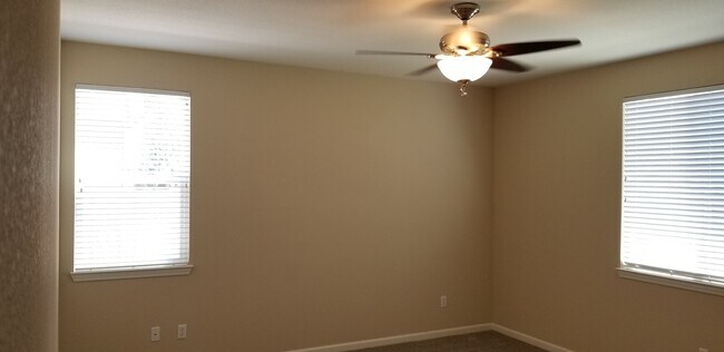 Building Photo - Large beautifully maintained newer home located in Demonte Ranch.