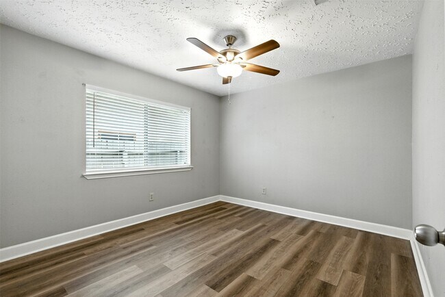 Building Photo - 5438 Garden Village Dr