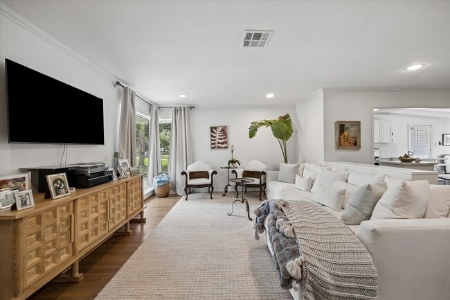 Building Photo - 3110 Castlewood St