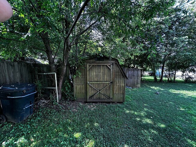 Building Photo - Remodeled three bedroom two bath cottage w...