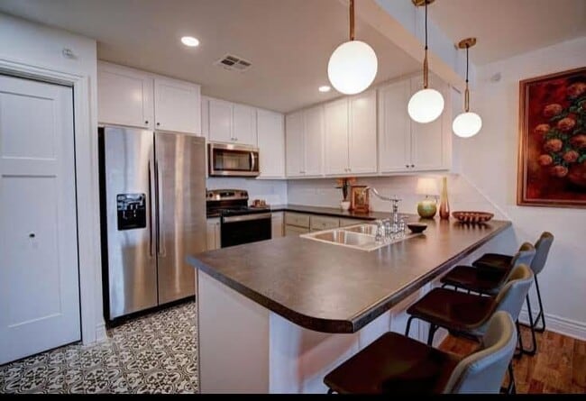 Building Photo - 922 Maple Ave