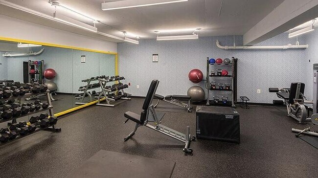 Building Photo - 1200 S Courthouse Rd